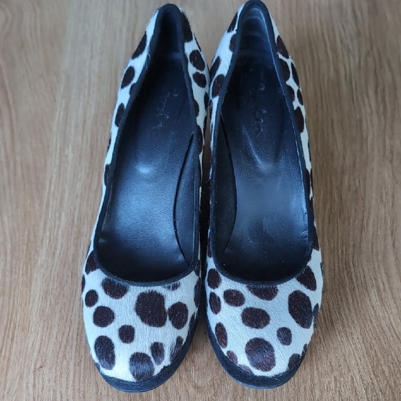 Stylish Black and White Polka Dot Wedge Shoes - Picture 2 of 11